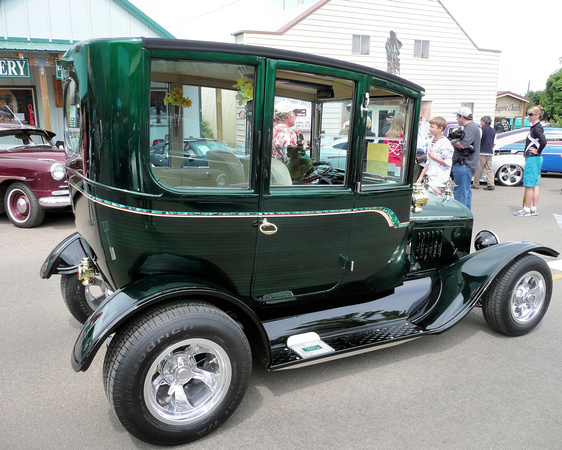 1919 Ford Center Door Sedan