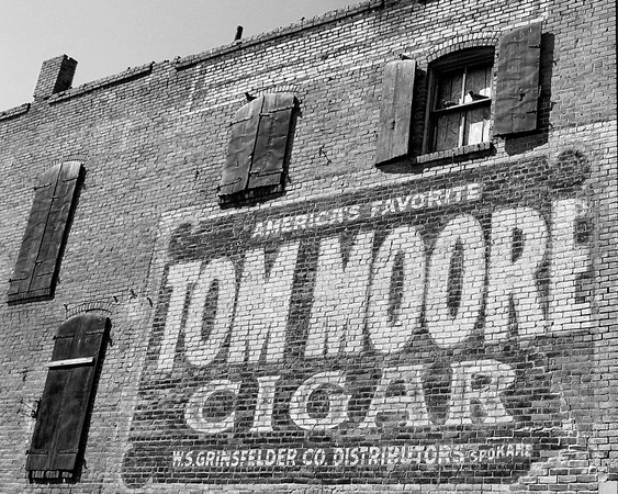 Tom Moore Cigar