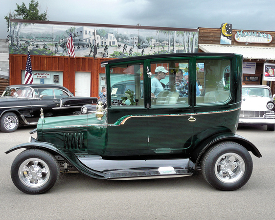 1919 Ford Center Door Sedan